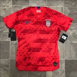 Women’s NWT team USA Nike soccer jersey